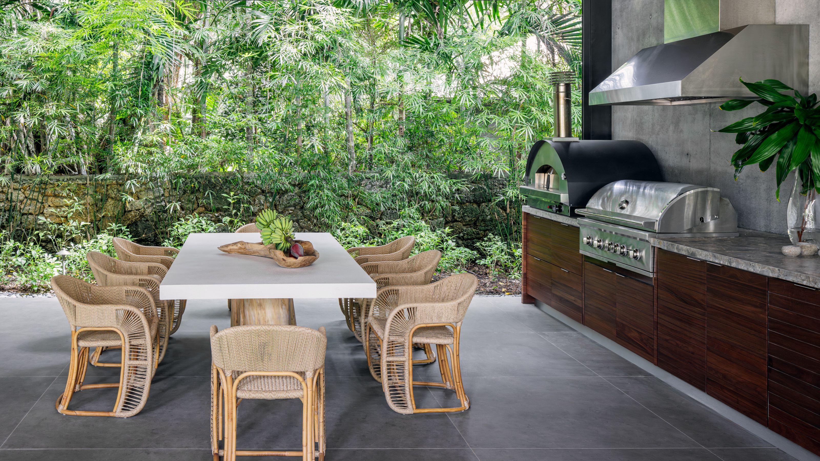 Décoration de cuisine extérieure : meubler et accessoiriser avec style